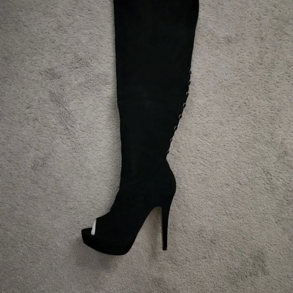 Knee high lace up boots - Picture 2 of 4